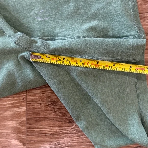 Beyond Yoga Green Bike Shorts - Picture 4 of 4